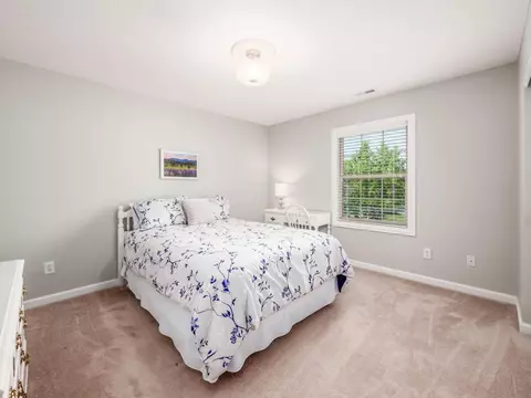 Bedroom - 5698 Tynecastle Loop, Dublin, OH 43016 photo 9 of 10
