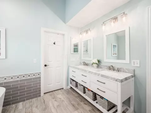 Bath - 5698 Tynecastle Loop, Dublin, OH 43016 photo 3 of 8