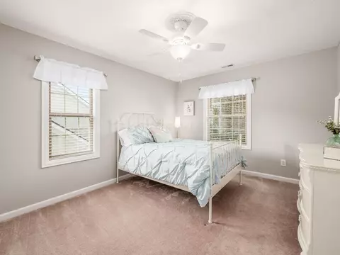 Bedroom - 5698 Tynecastle Loop, Dublin, OH 43016 photo 5 of 10