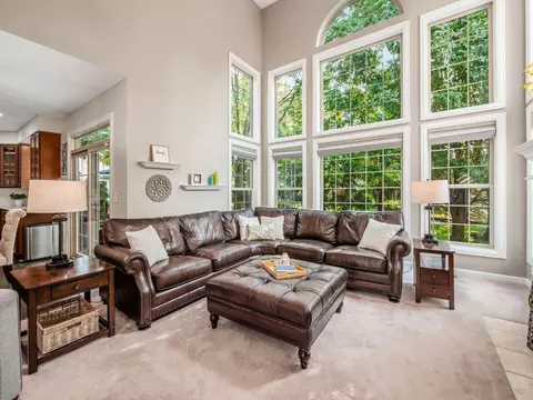 Living - 5698 Tynecastle Loop, Dublin, OH 43016 photo 2 of 10