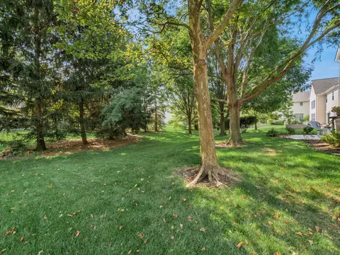 Exterior - 5698 Tynecastle Loop, Dublin, OH 43016 photo 6 of 18