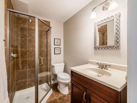 Bath - 5698 Tynecastle Loop, Dublin, OH 43016 photo 7 of 8