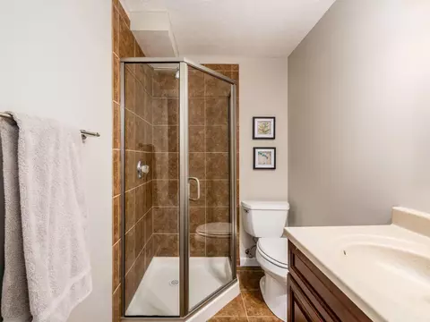 Bath - 5698 Tynecastle Loop, Dublin, OH 43016 photo 8 of 8