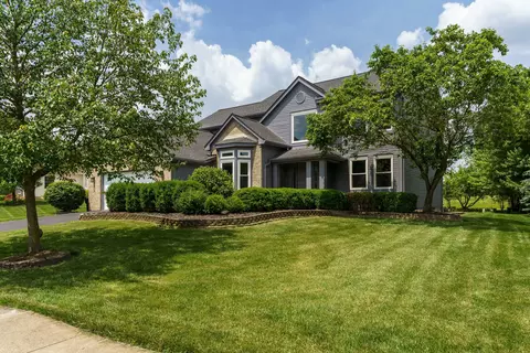 2655 Abbey Knoll Dr, Lewis Center, OH 43035