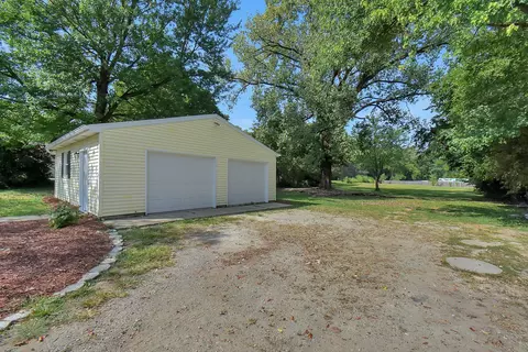 Exterior - 2619 Springfield Xenia Rd, Springfield, OH 45506 photo 7 of 10