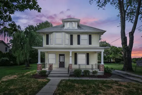 Exterior - 2619 Springfield Xenia Rd, Springfield, OH 45506 photo 2 of 10