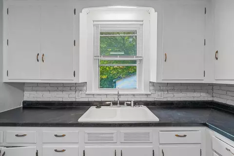 Kitchen - 309 Willow St, Marion, OH 43302 photo 3 of 3