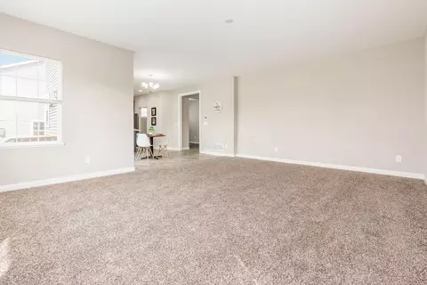 Living - 573 Courtright Dr E, Pickerington, OH 43147 photo 4 of 4