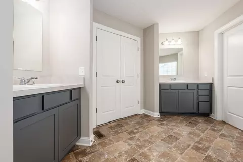 Entry Way - 573 Courtright Dr E, Pickerington, OH 43147 photo 5 of 6