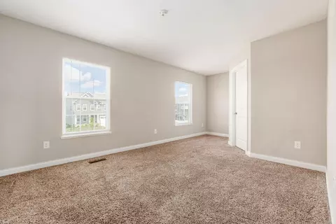 Bedroom - 573 Courtright Dr E, Pickerington, OH 43147 photo 3 of 6