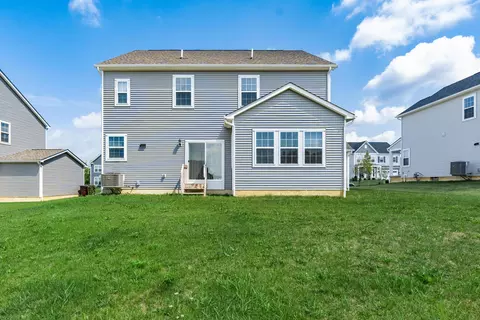 Exterior - 573 Courtright Dr E, Pickerington, OH 43147 photo 5 of 6