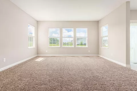 Living - 573 Courtright Dr E, Pickerington, OH 43147 photo 2 of 4