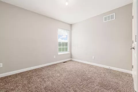 Bedroom - 573 Courtright Dr E, Pickerington, OH 43147 photo 5 of 6