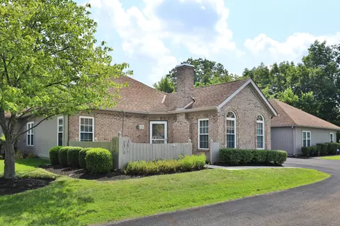 2356 Willowside Ln, Grove City, OH 43123