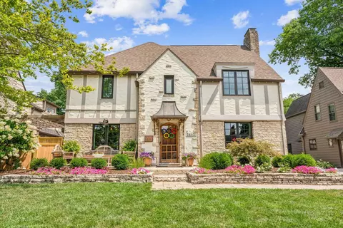 2442 Kensington Dr, Columbus, OH 43221