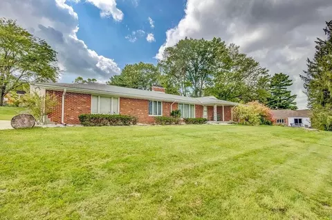 402 Hillcrest Dr, Mount Vernon, OH 43050
