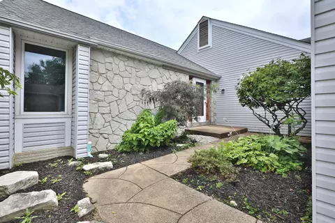 5190 Eaglesnest Ct, Westerville, OH 43081