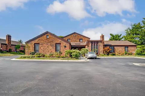 4236 Chaucer Ln, Columbus, OH 43220
