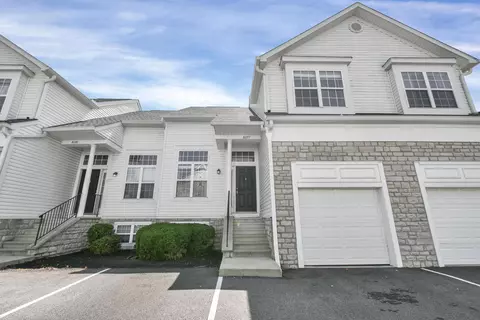 8277 Deering Oaks Dr, Blacklick, OH 43004