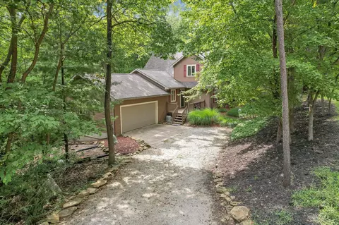 1899 Winnemucca Ln, Sugar Grove, OH 43155