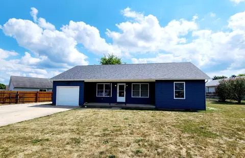 102 W Concord Ln, Bloomingburg, OH 43106