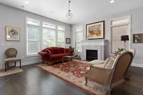 Living - 855 Pullman Way, Columbus, OH 43212 photo 2 of 3