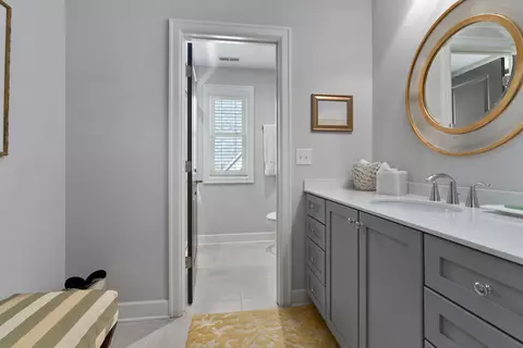 Bath - 855 Pullman Way, Columbus, OH 43212 photo 5 of 8