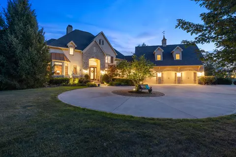 1839 Woodland Hall Dr, Delaware, OH 43015