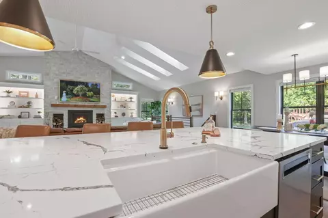 Kitchen - 4262 Macduff Pl, Dublin, OH 43016 photo 12 of 15