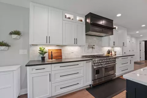 Kitchen - 4262 Macduff Pl, Dublin, OH 43016 photo 9 of 15