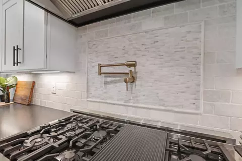 Kitchen - 4262 Macduff Pl, Dublin, OH 43016 photo 10 of 15