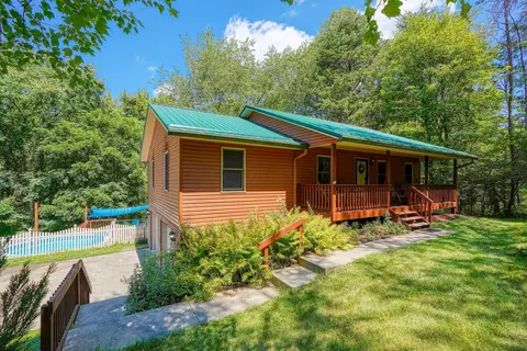 31252 Deerfield Dr, Logan, OH 43138