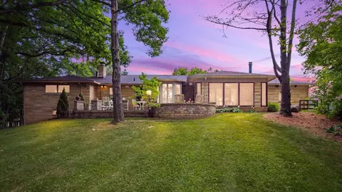 2839 Center Dr, Zanesville, OH 43701