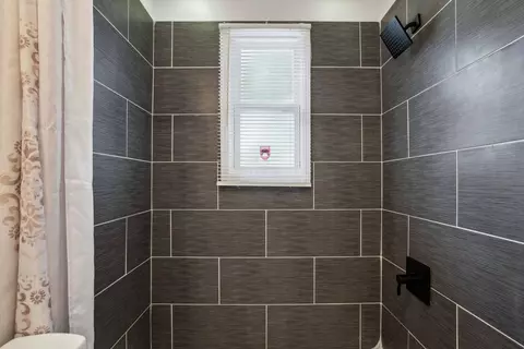 Bath - 962 E 20th Ave, Columbus, OH 43211 photo 2 of 3