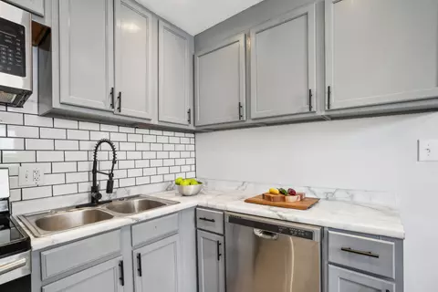 Kitchen - 962 E 20th Ave, Columbus, OH 43211 photo 2 of 2