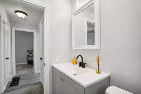 Bath - 962 E 20th Ave, Columbus, OH 43211 photo 3 of 3