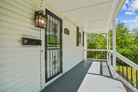 Exterior - 962 E 20th Ave, Columbus, OH 43211 photo 6 of 7
