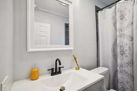 Bath - 962 E 20th Ave, Columbus, OH 43211 photo 1 of 3