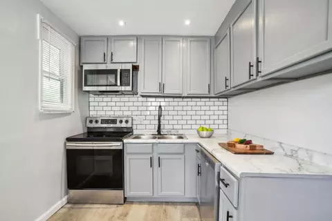 Kitchen - 962 E 20th Ave, Columbus, OH 43211 photo 1 of 2