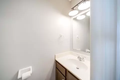 Bath - 5790 Stevens Dr, Orient, OH 43146 photo 1 of 4