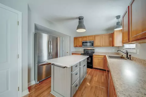 Kitchen - 5790 Stevens Dr, Orient, OH 43146 photo 5 of 6