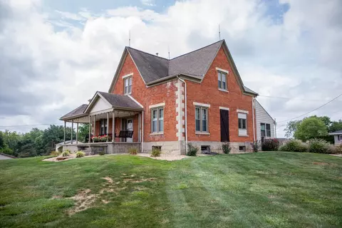 2882 Mcfarland Dr, Zanesville, OH 43701