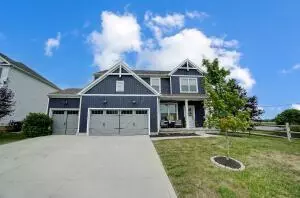 154 Chestnut Commons Dr, Commercial Point, OH 43116