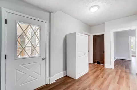 Entry Way - 732 E Chestnut St, Lancaster, OH 43130 photo 3 of 3