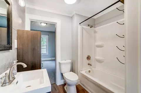 Bath - 732 E Chestnut St, Lancaster, OH 43130 photo 5 of 9