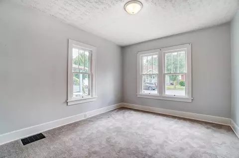 Bedroom - 732 E Chestnut St, Lancaster, OH 43130 photo 5 of 10