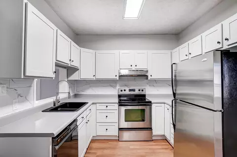 Kitchen - 732 E Chestnut St, Lancaster, OH 43130 photo 3 of 7