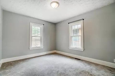 Bedroom - 732 E Chestnut St, Lancaster, OH 43130 photo 8 of 10