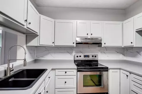Kitchen - 732 E Chestnut St, Lancaster, OH 43130 photo 4 of 7