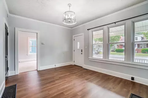 Living - 732 E Chestnut St, Lancaster, OH 43130 photo 5 of 9